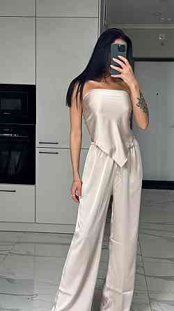 Женский трендовый легкий костюм двойка: топ-бандо и широкие брюки дабл шелк Шампань Одесса