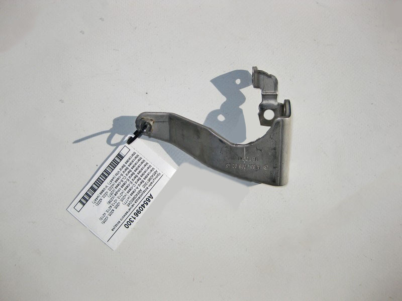 Mercedes-Benz  A6540961300 Кронштейн повітроводу повітря, що нагнітається, для двигуна OM654 R4 2.0 diesel Одеса - фото 1