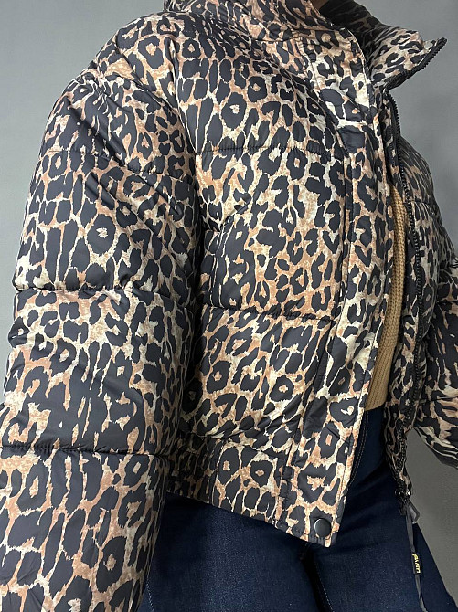Куртка жіноча Lady Yep 9006 коротка з капюшоном леопардовий принт на резинці демісезонна темно-корич Одеса - фото 2