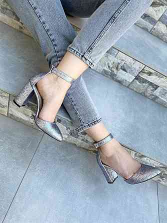 ARLEN Жіночі босоніжки срібні із закритим носком літні з натуральної шкіри на підборах ARLEN Бо Коломия