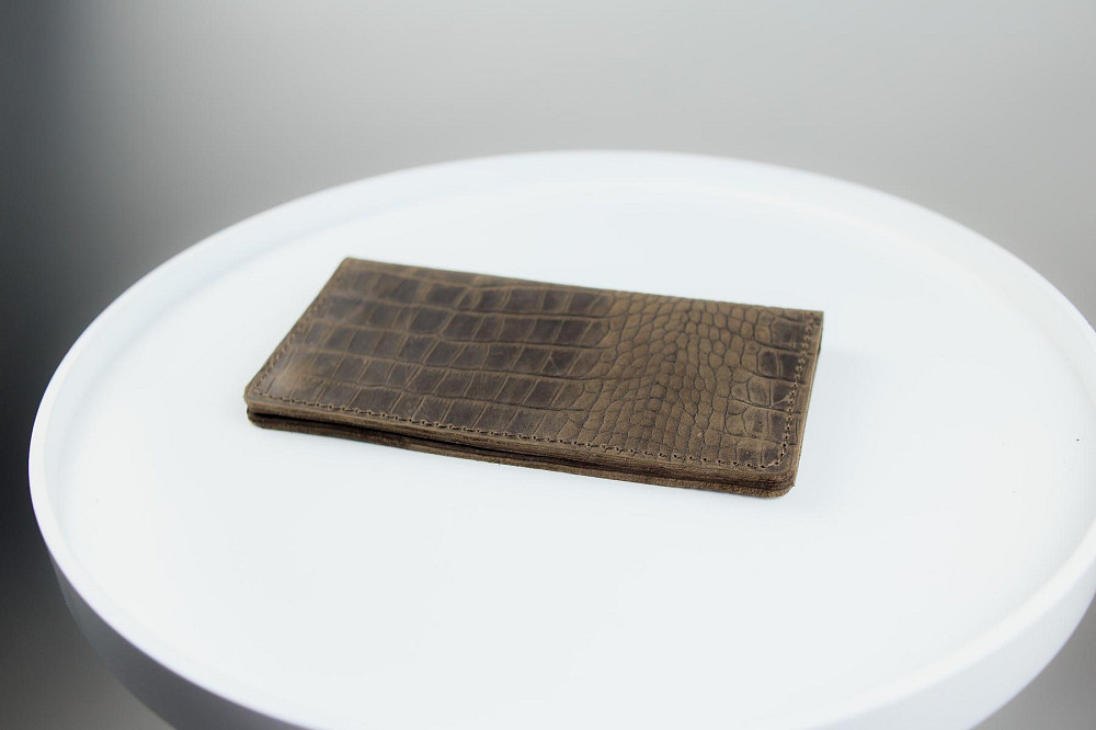 Чоловіче портмоне із натуральної шкіри Crazy Horse тиснення крокодил SH006 (Темно-коричневий) Суми - фото 2