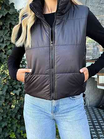 Жіноча утеплена жилетка на блискавці плащівка лак на синтепоні Чорний, 42 Одеса