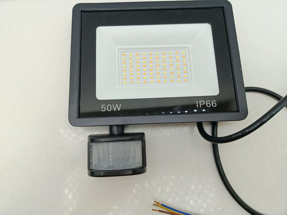 Вуличний LED прожектор Vighep 50W з датчиком руху (IP66) Луцьк - фото 1