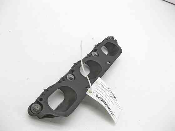 Mercedes-Benz  A2760900244 Проміжний фланець між впускним колектором та правою головкою двигуна M276 Одеса