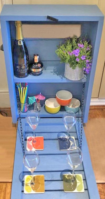 Настенный бар 