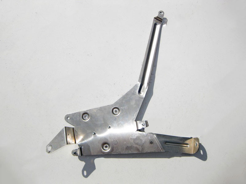 Mercedes-Benz  A2115458440 Кронштейн антени супутникового радіо в багажнику E-Class W211 CLS C219 Одесса - изображение 2