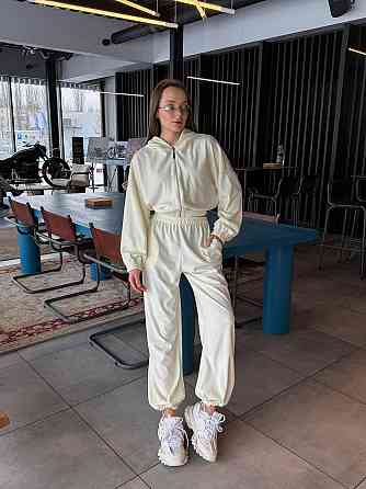 Женский повседневный велюровый костюм двойка: кофта и штаны плотный турецкий велюр Молочный, 42/46 Одесса