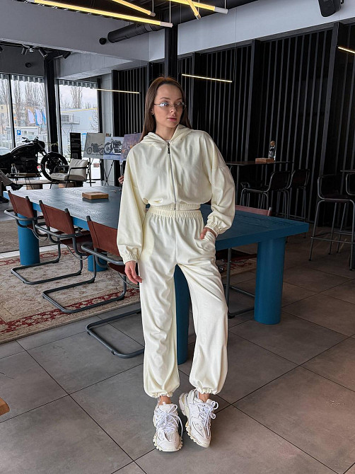 Женский повседневный велюровый костюм двойка: кофта и штаны плотный турецкий велюр Молочный, 42/46 Одесса - изображение 6