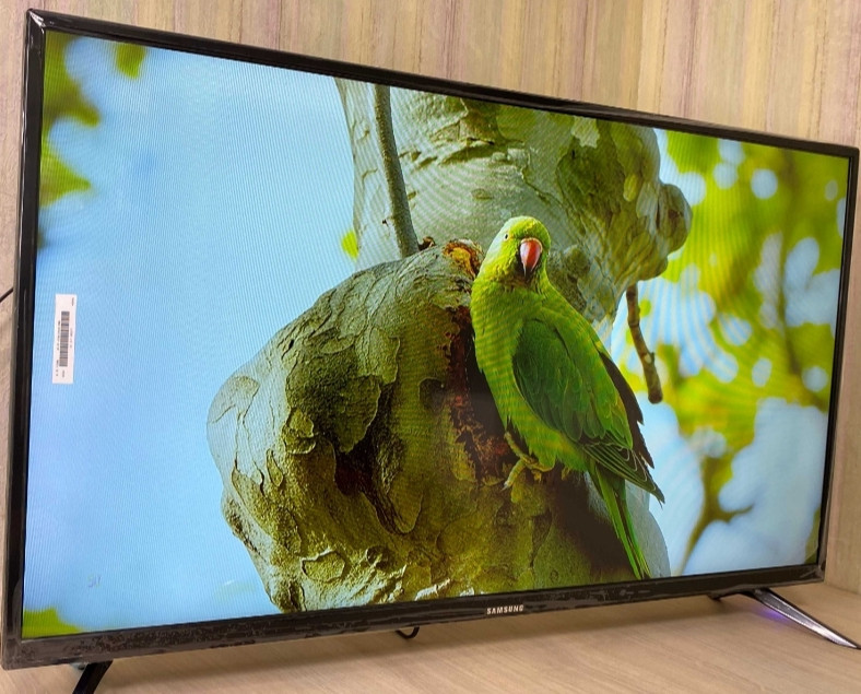 Телевізор Безрамний: 32" 4K HDR Smart TV, T2. Харків - фото 1