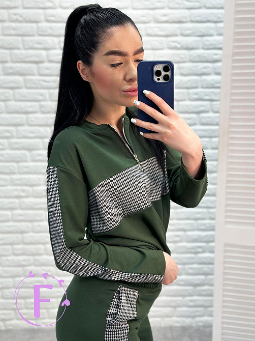 Демисезонный прогулочный костюм из трикотажа 