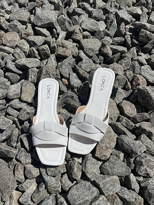 Lonza Шльопанці жіночі літні білі на плоскій підошві з еко-шкіри LONZA G1-11A р. 36-40 / Шльопа Коломия - фото 5