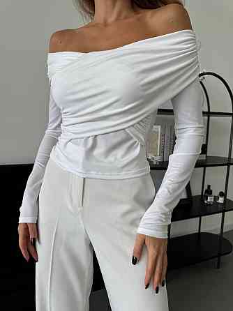 Жіночий романтичний лонгслів зі спущеними плечима трикотаж масло Одеса