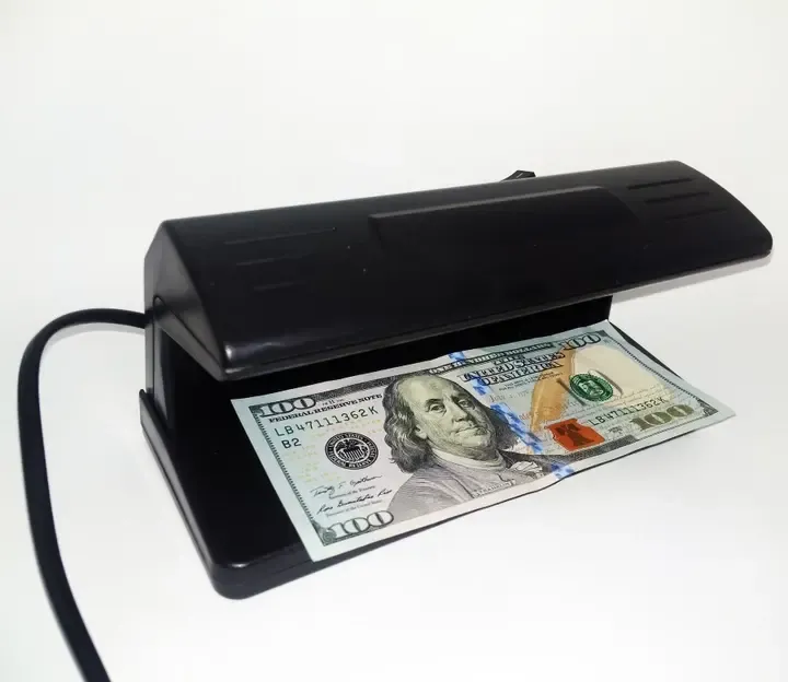 Детектор валют UKC настольный переносной ультрафиолетовый лампа для проверки денег от сети 220V Black Коломыя - изображение 4