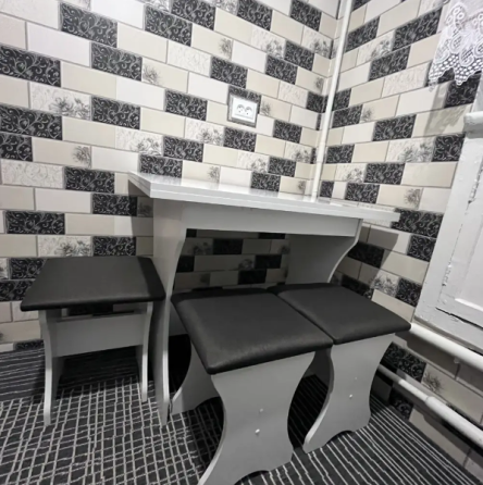 Стол на кухню и 4 мягких табурета (комплект) / Белый Львов