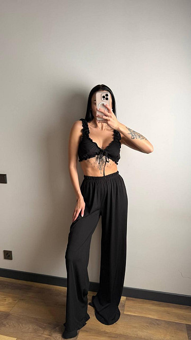 Жіноча піжама-двійка: топ і штани з романтичними рюшами рубчик Чорний Одеса - фото 1