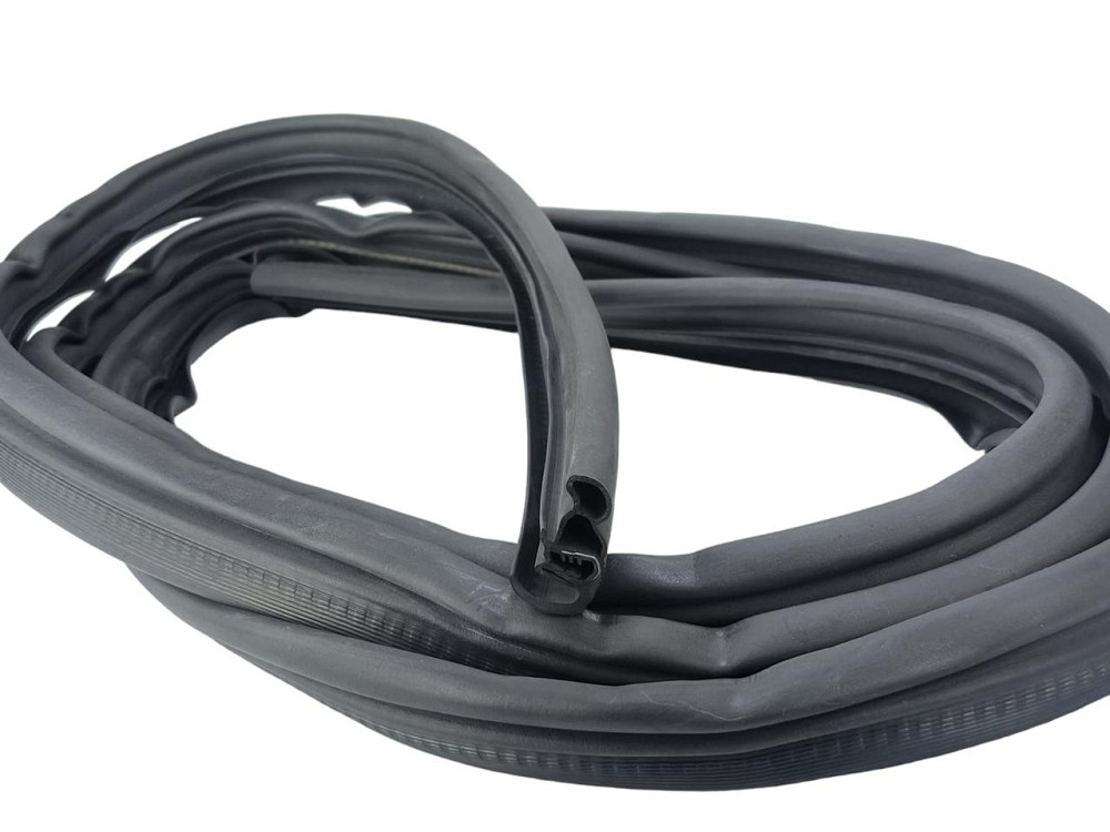 Уплотнитель 2123 передней (3700 мм) двери Мукачево - изображение 1