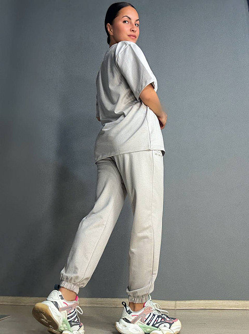 Костюм женский CAPPITONE 101217 оверсайз футболка с брюками с надписью серый, серый, S Киев - изображение 4