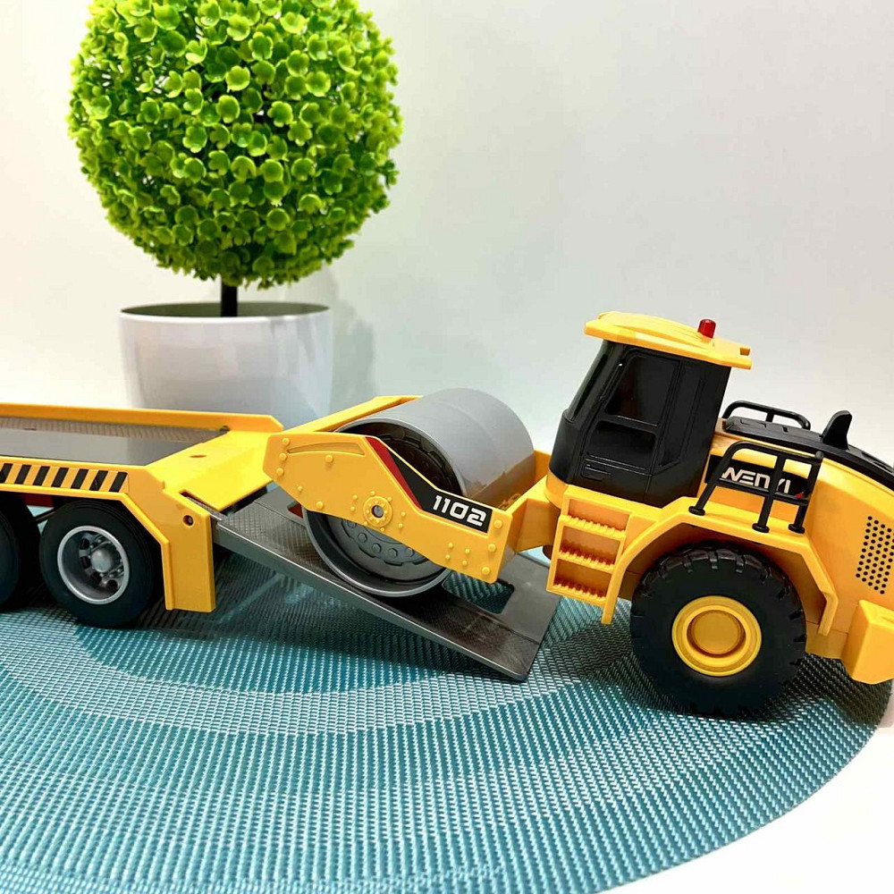 Трейлер будівельний автовоз 2 трактори підсвічування звукові ефекти рухомі деталі інерція гумові шини Жовтий (WY 578 C) Чернігів - фото 2