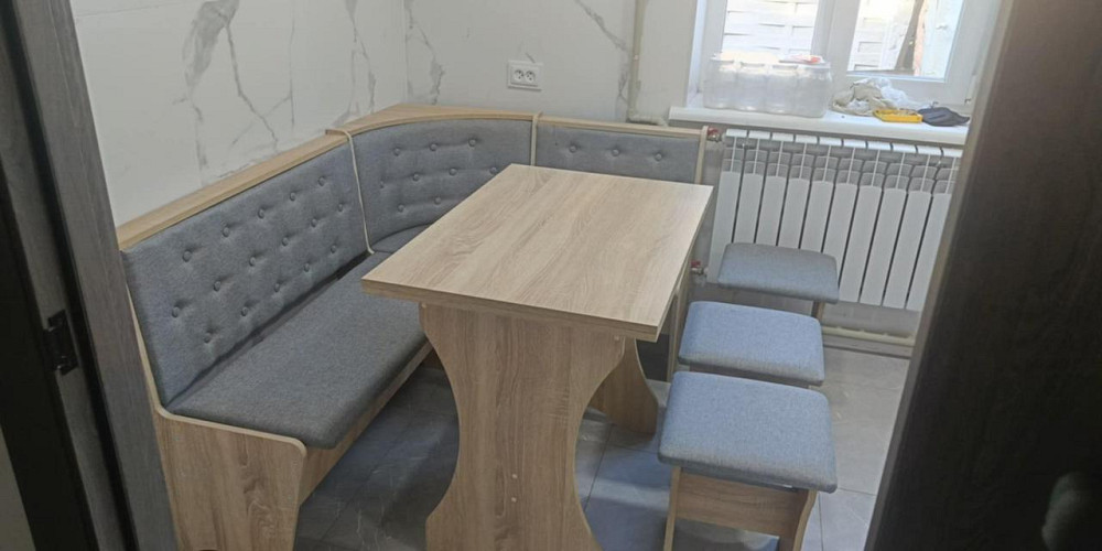 Маленький узкий обеденный кухонный уголок на кухню с раскладным столом и мягкими табуретками Дуб Сонома Львов - изображение 6