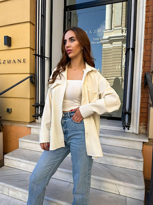 Женская базовая оверсайз рубашка из микровельвета Одесса - изображение 3