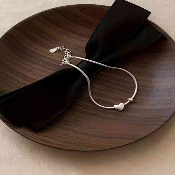 Женский браслет с серебристой подвеской-сердцем – минималистичный браслет из нержавеющей стали Киев