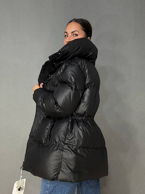 Куртка жіноча Haiziyuan 8055 пуфер глянцева подовжена з утяжкою на талії чорна, чорний, M Київ - фото 15