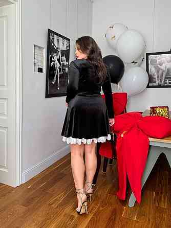 Жіноче стильне оксамитове плаття з відкритим декольте оксамит; підклад-прошва 54/56 Одеса