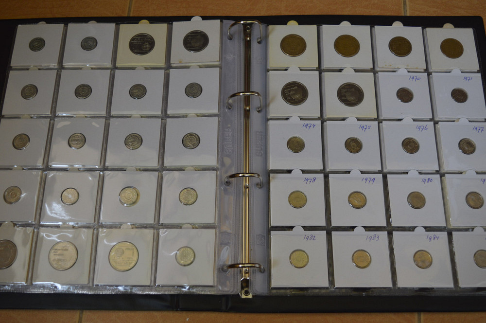 Альбом монет Нидерландских Антил и Арубы в холдерах и без (7 листов, 145 шт.) 3 Полтава - изображение 1