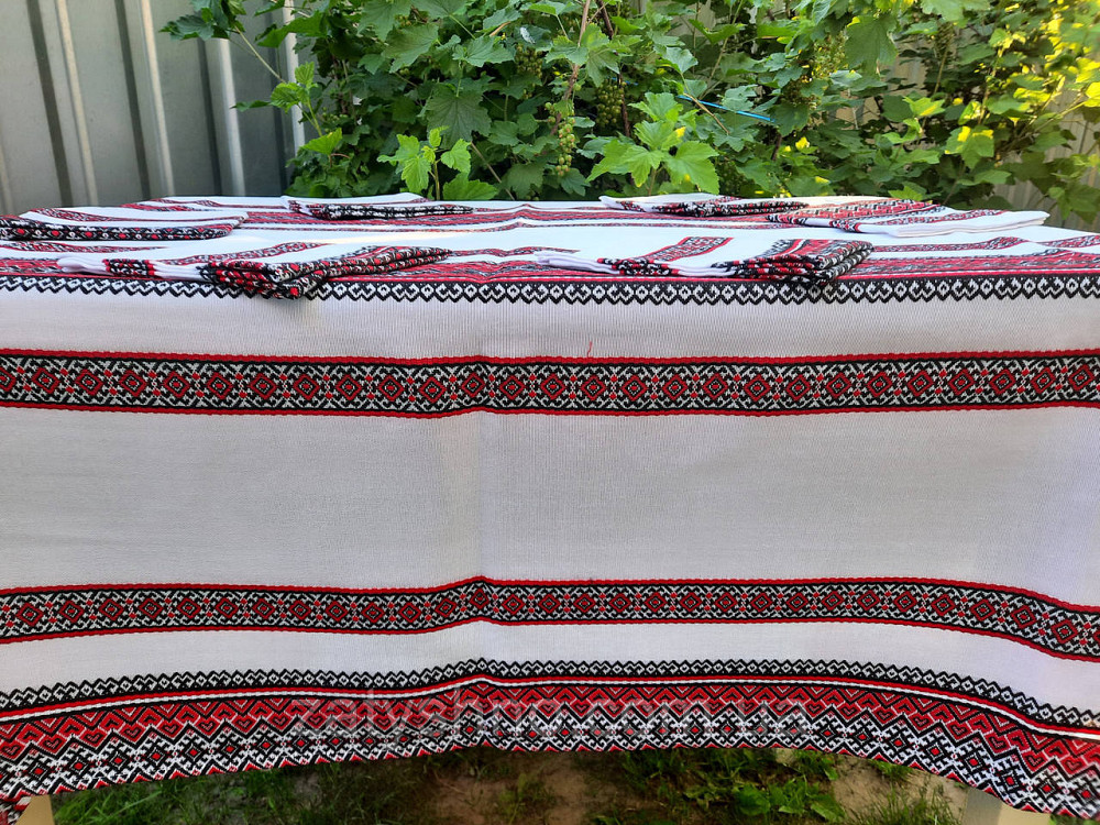 Вышытая скатерть красная с салфетками Киев - изображение 4