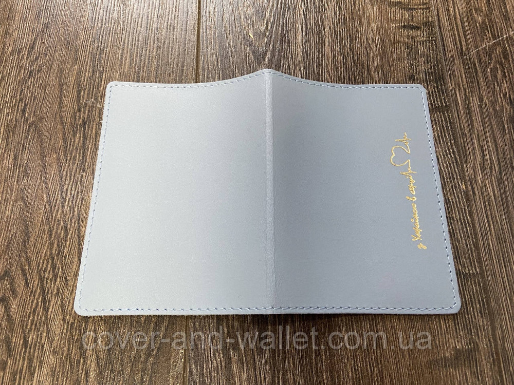 Патриотическая желто-голубая женская обложка на паспорт из натуральной кожи Grande Pelle Киев - изображение 5