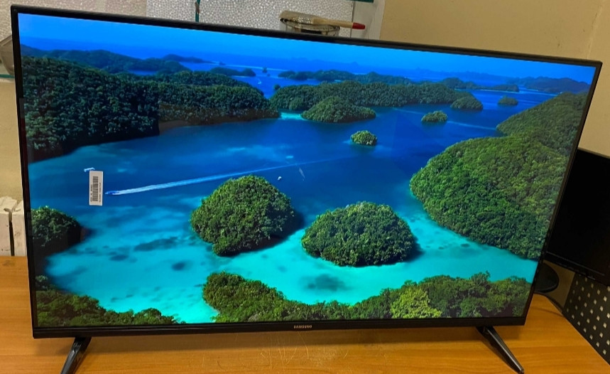 NEW ! Телевизор: Samsung 4K Smart TV 45