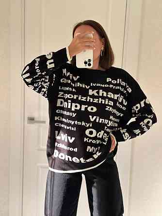 Жіночий стильний светр оверсайз із містами Чорний Одеса