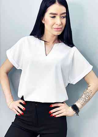 Женская блузка с вырезом и коротким рукавом 