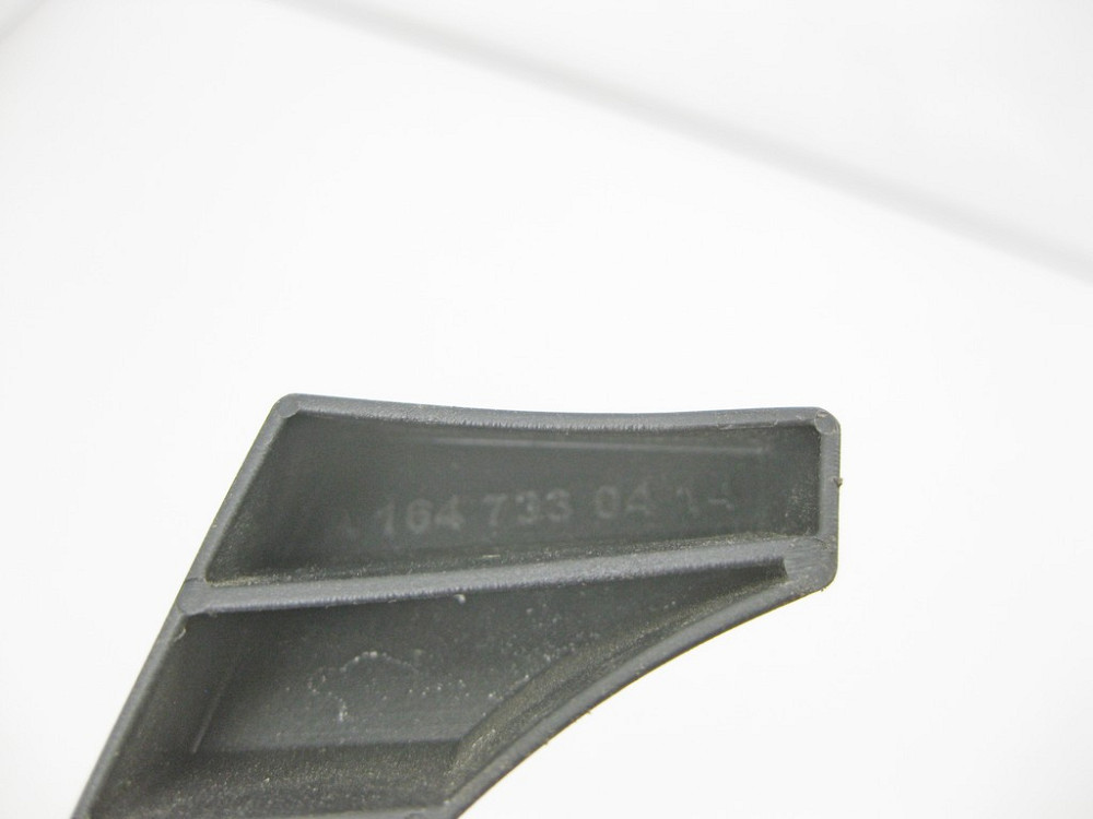 Mercedes-Benz  A1647330414 Тримач - кронштейн рами ручки на замку задніх правих дверей GL X164 ML W164 Одесса - изображение 8