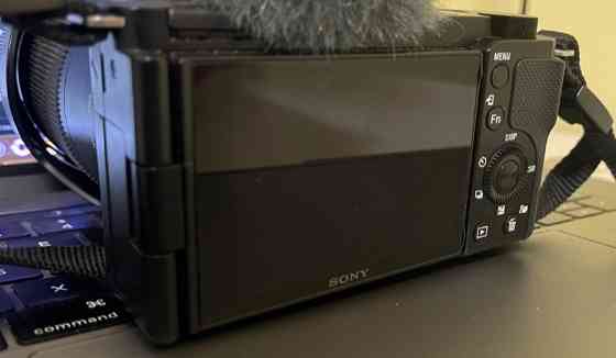 Камера с Обьективом: SONY ZV-E10 , Sigma AF 16mm. F/1.4 DC DN. Киев