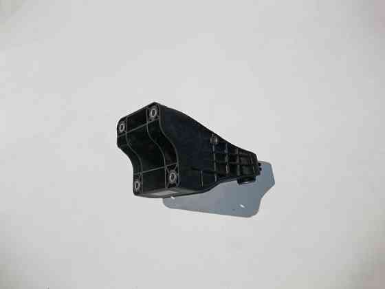 Mercedes-Benz  A6542230100 Кронштейн опори двигуна правий OM654 R4 2.0 diesel C-Class W205 E-Class W213 Одесса