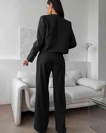 Женский лаконичный костюм с укороченным жакетом на подкладке и широкими брюками кашемир Черный, 42/44 Одесса