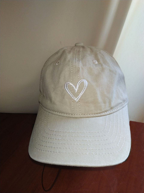 Бейсболка з вишивкою "Серце" Молочний Харків - фото 2