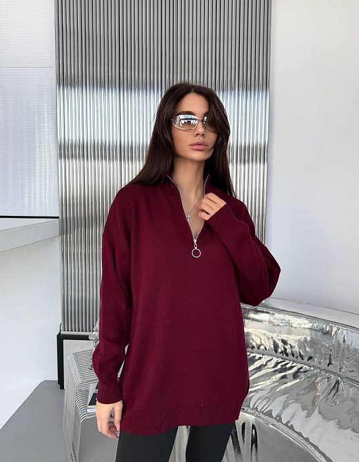 Жіночий стильний подовжений оверсайз светр зі змійкою в'язання 50% котон/50% акрил Бургунді Одеса - фото 4