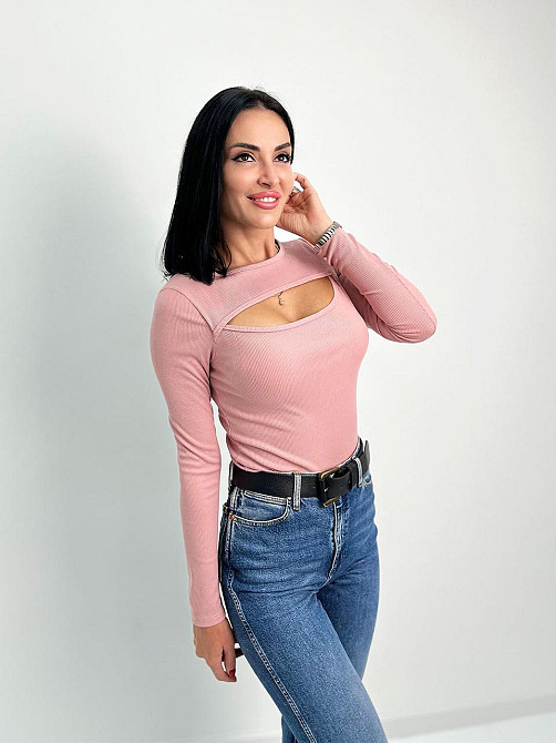 Трикотажна кофтинка з розрізом на грудях "Kiss" оптом I Норма і батал 50, Фрезовий Київ - фото 3