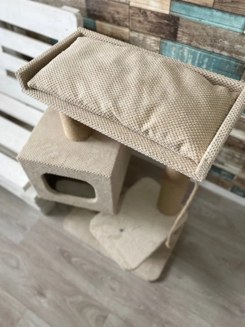 Когтеточка дряпка с домиком, лежанкой и подушкой 95×60×40 см для котов Киев - изображение 7