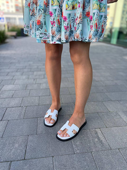 GREMMY Стильні жіночі шкіряні білі шльопанці на плоскій чорній підошві GREMMY 727 р. 36-40 Коломыя - изображение 8