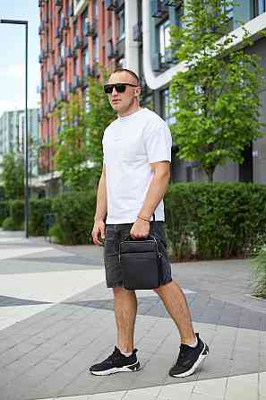 Чоловіча шкіряна сумка-месенджер чорного кольору Київ