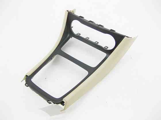 Mercedes-Benz  A1766807200 8L36 Декоративна вставка в підлокітник під блок керування кліматом та підсклянники CLA Shooting Brake X117 CLA C117 GLA X15 Одеса