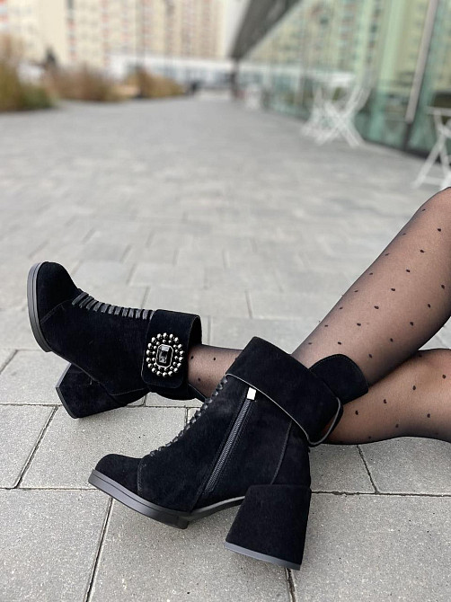 Crisma Черевики жіночі CRISMA чорні замша натуральна каблук 7.5см висота 10см розміри 36-39 (29 Коломыя - изображение 4