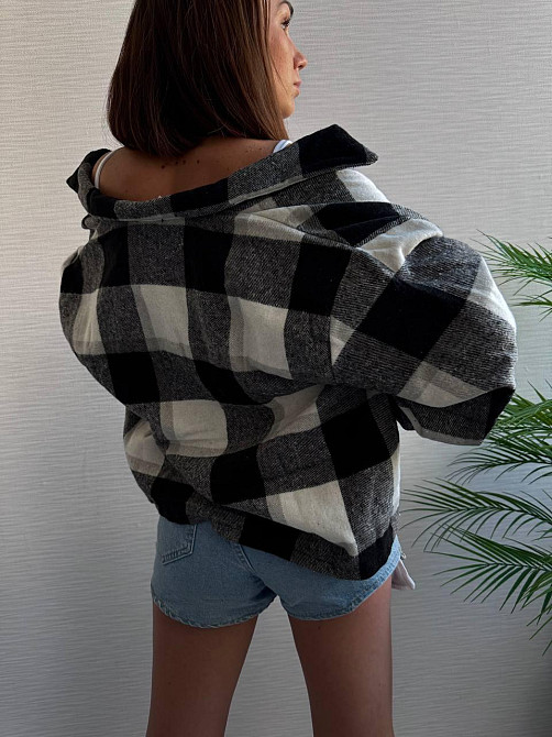 Жіноча тепла оверсайз сорочка в карту на ґудзиках кашемір Чорний Одеса - фото 6