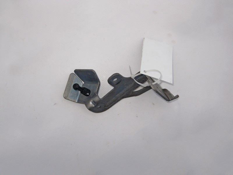 Mercedes-Benz  A2640101203 Правий кронштейн декоративної кришки двигуна M264 R4 1.5 2.0л E-Class W213 C238 C-Class W205 CLS C257 Одеса - фото 3