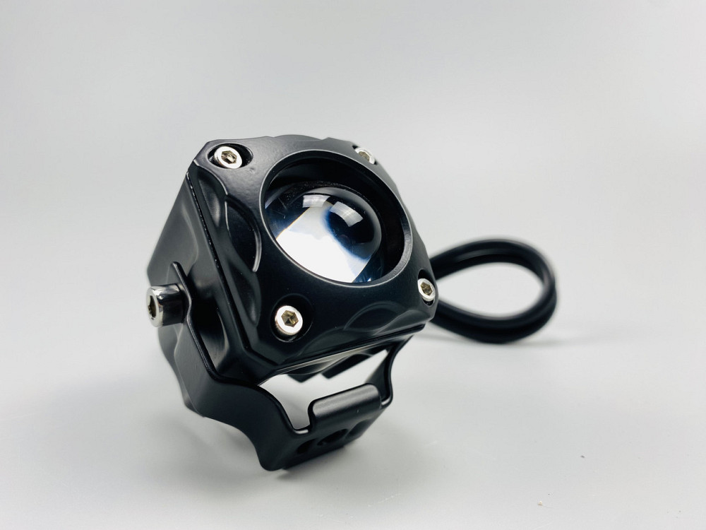 Економічний прожектор для мотоцикла, Двоколірні світлодіодні протитуманки Фара LED квадратна 20W Мукачево - фото 3