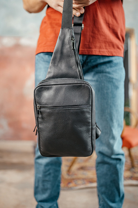 Мужской черный слинг, Сумка на грудь из натуральной кожи, Кожаная вместительная черная сумкаMasterSem Киев - изображение 3