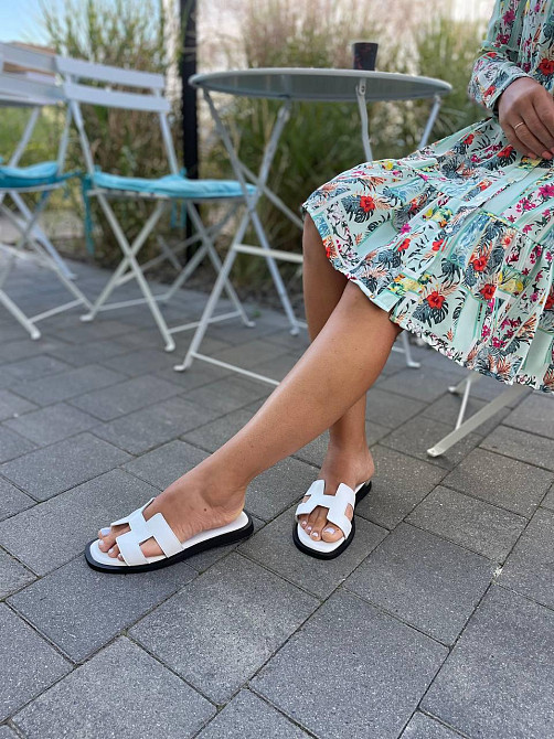 GREMMY Стильні жіночі шкіряні білі шльопанці на плоскій чорній підошві GREMMY 727 р. 36-40 Коломыя - изображение 5